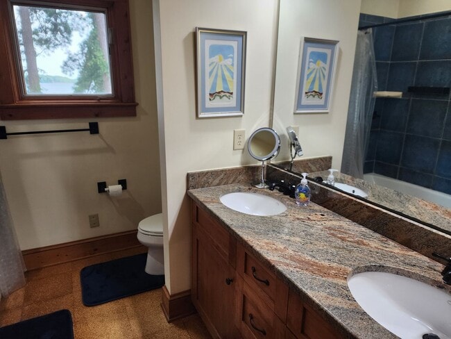 Building Photo - Fully Furnished Lakefront Home