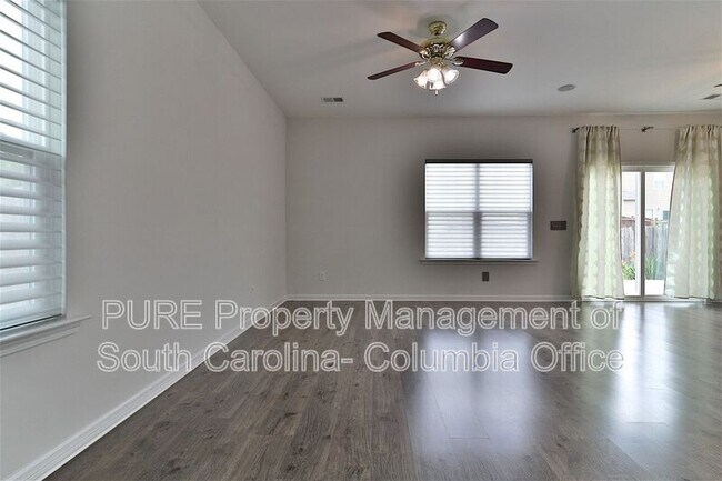 Building Photo - 109 Weeping Oak Ln