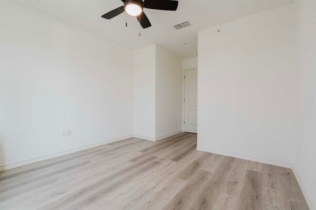 Building Photo - 5704 Montevista Dr