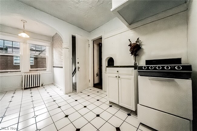 Building Photo - 18313 Newell Rd