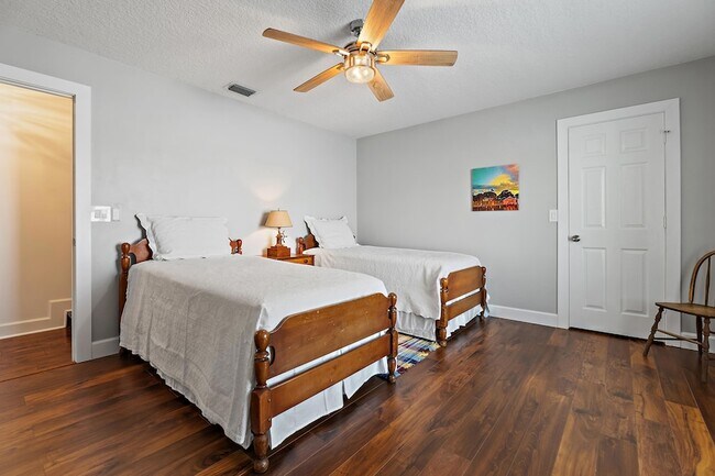 Building Photo - 3463 Canal Ct