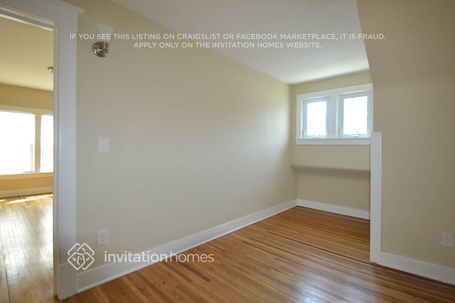 Building Photo - 3962 Van Buren St NE