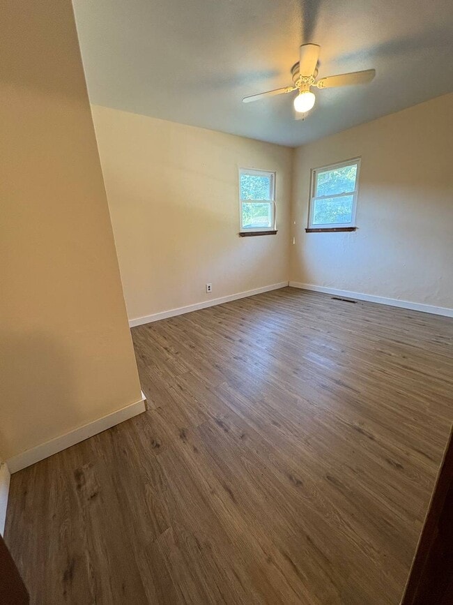 Building Photo - 731 7th Ave NE