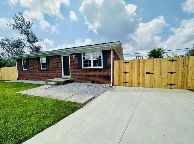 Building Photo - 3669 Sundart Dr