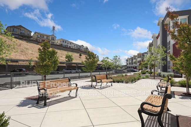 Building Photo - 2600 Wildflower Sta Pl