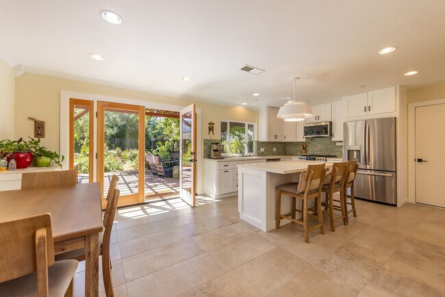 Building Photo - 1113 Sunnyglenn Ave