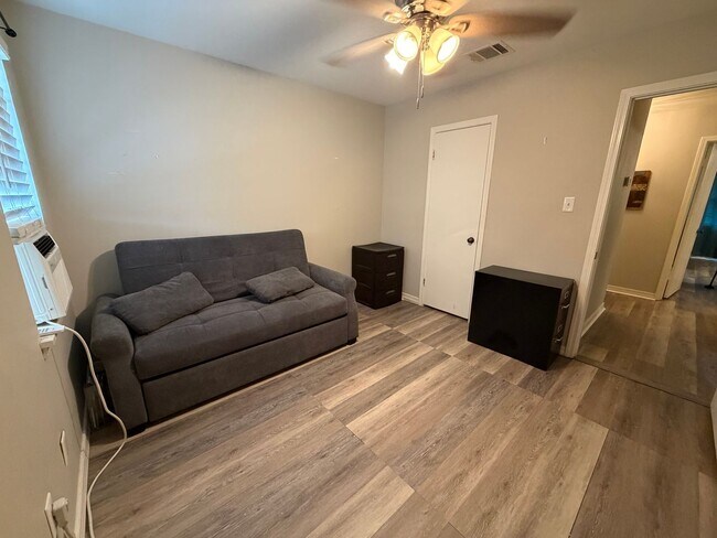 Building Photo - 9505 Balsa Dr