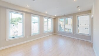 Building Photo - 205 Green St