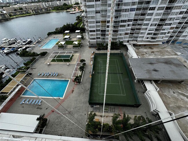 Building Photo - 18061 Biscayne Blvd
