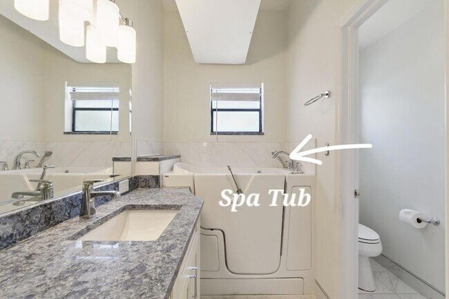 Building Photo - 5942 Parkwalk Cir W