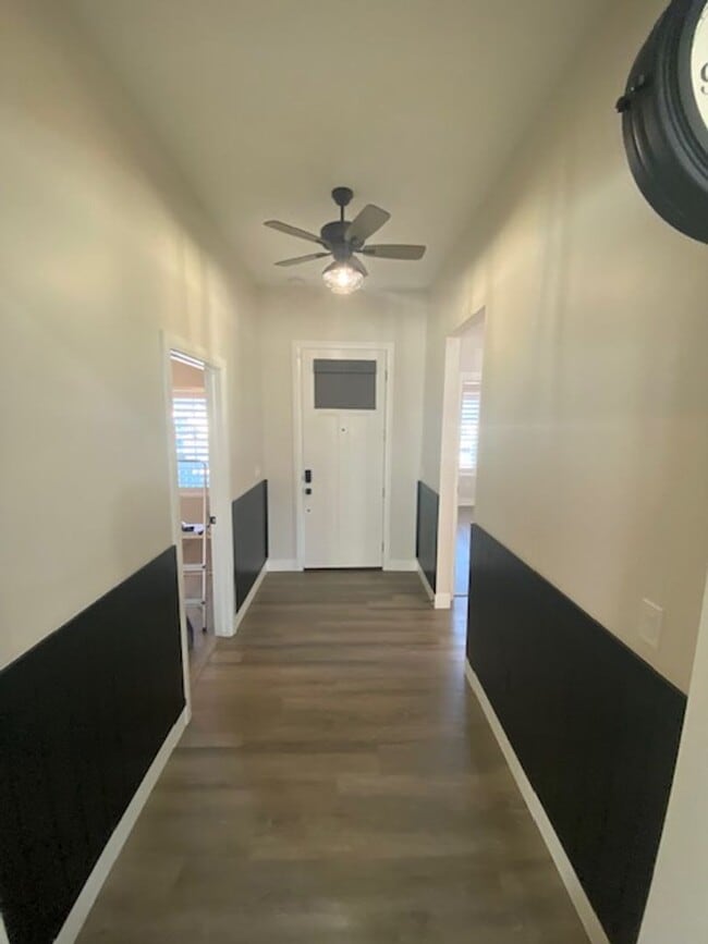 Building Photo - Move-In Discount -- 3 bedroom - 2 bath Newer Single family in Crescent Hills