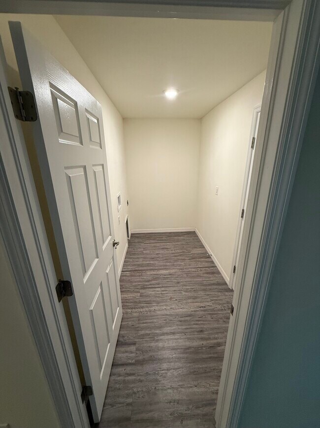 Building Photo - 1256 Saxony Cir