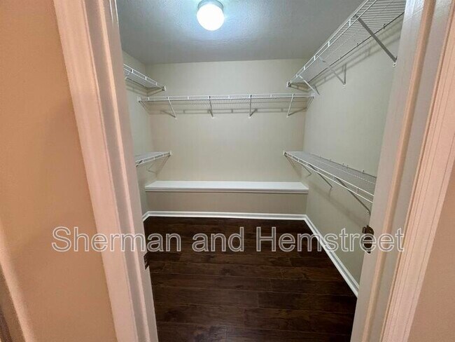 Building Photo - 4477 Country Glen Cir