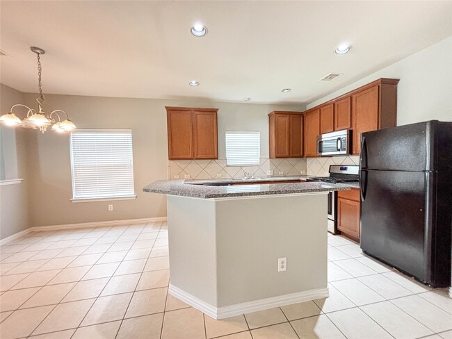 Building Photo - 1323 Maple Ace Dr