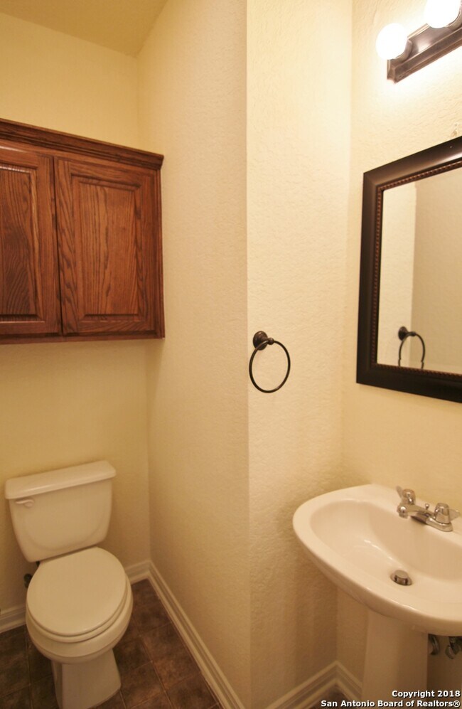 Building Photo - 1270 Hillcrest Dr