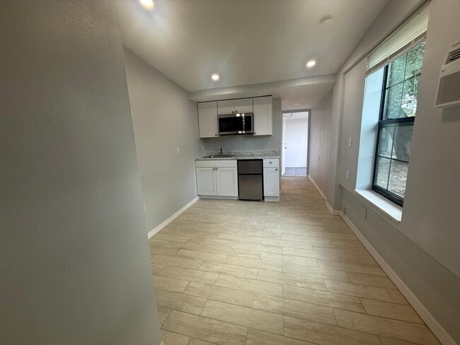 Building Photo - 911 NW 62 Ave