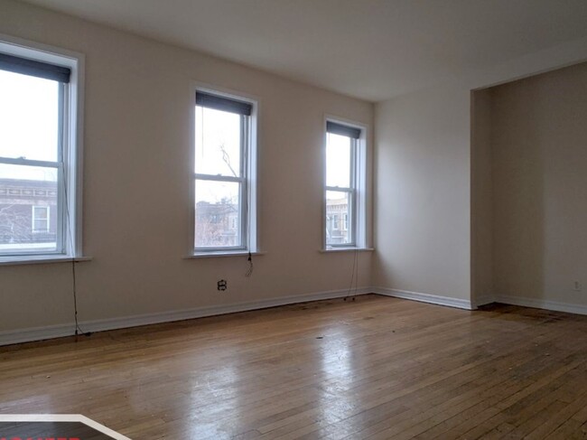 Building Photo - 3000 N Whipple St