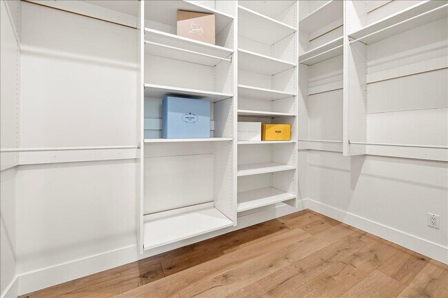 Building Photo - 3631 N 54th Ct