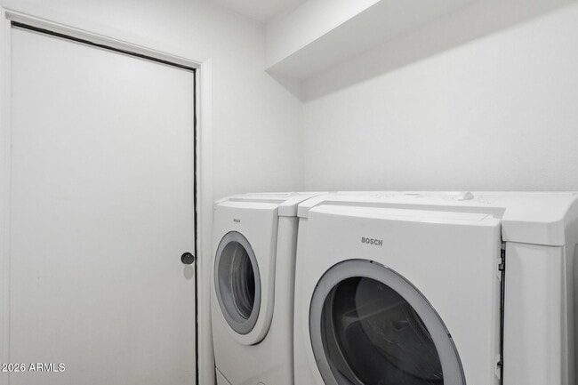 Building Photo - 6615 E Phelps Rd