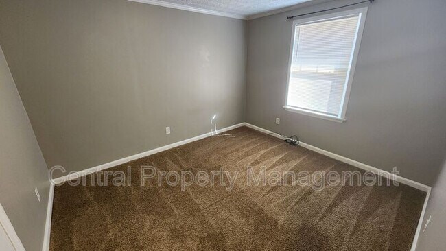 Building Photo - 300 Florence Dr