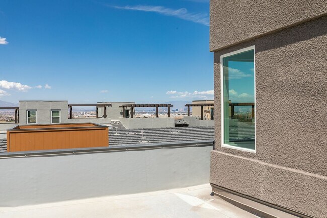 Building Photo - Stunning 4-Level Townhome in Inspirada | R...