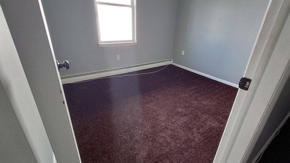 Building Photo - 18 S Forklanding Rd