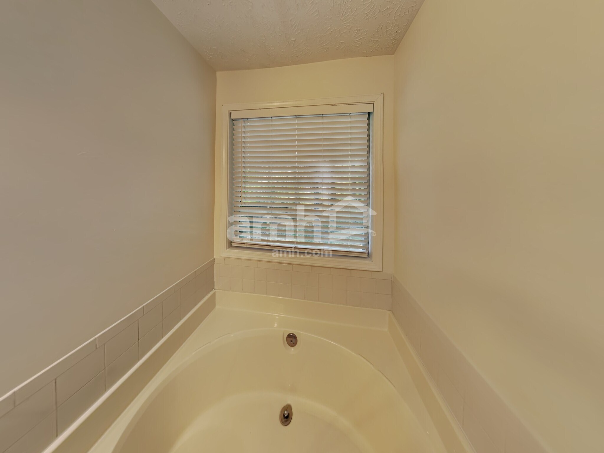 Building Photo - 149 Waters Edge Dr