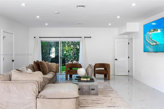 Building Photo - 1651 SW 13th Ave