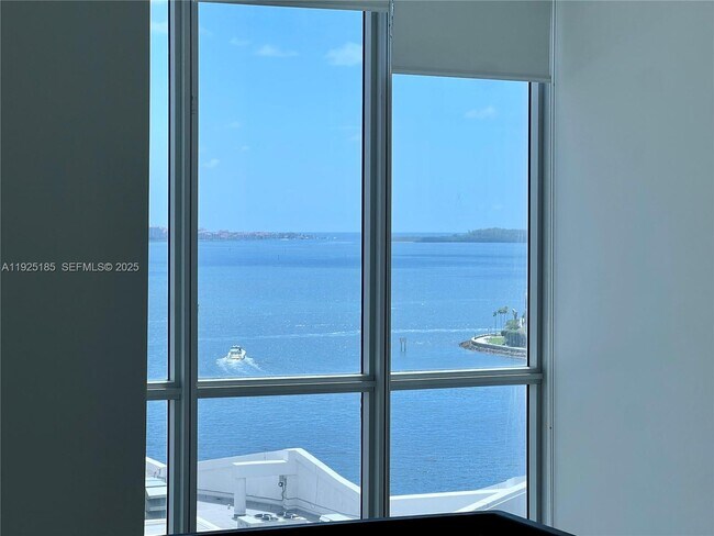 Building Photo - 300 S Biscayne Blvd