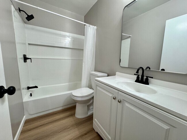 Building Photo - 337 Rexford Dr
