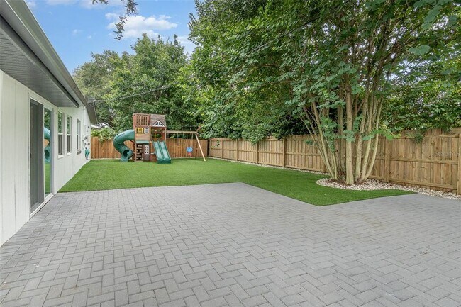 Building Photo - 2524 Dellwood Dr