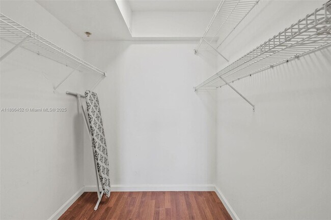 Building Photo - 20515 E Country Club Dr