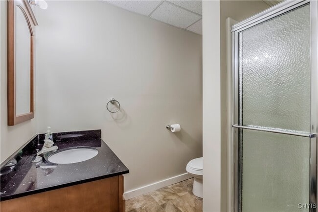 Building Photo - 25 College St