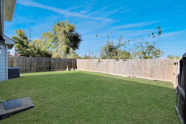 Building Photo - 8914 Pecan Pl Dr