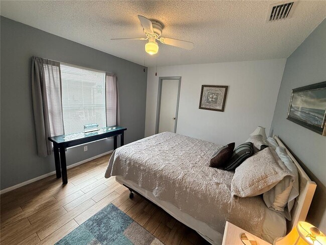 Building Photo - 22497 Glen Ave