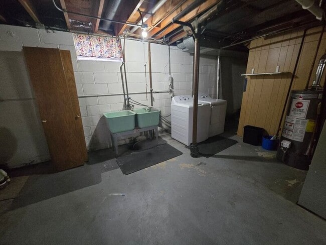 Building Photo - 4656 Ensign Ave N