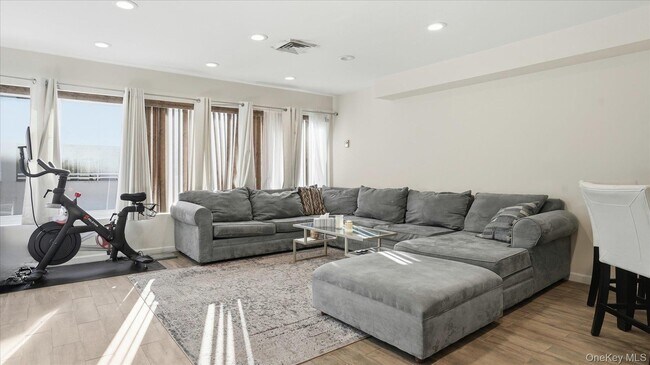 Building Photo - 100 Cutter Mill Rd