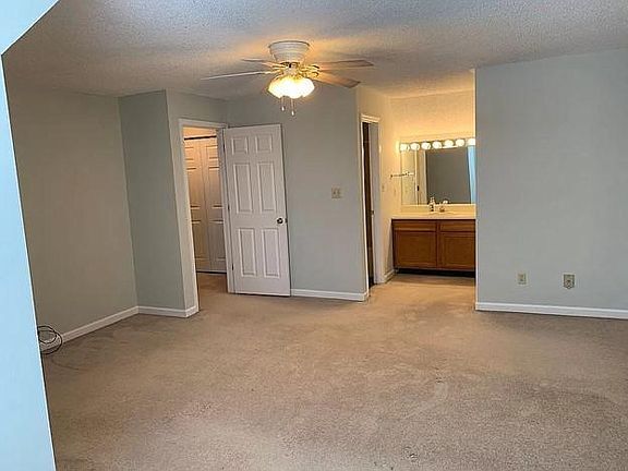 Building Photo - 2030 Silverbrook Dr