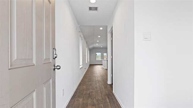 Building Photo - 2326 Spruce Clf Ln