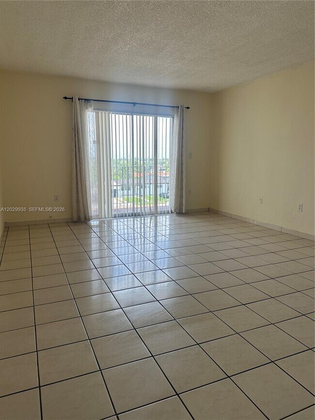 Building Photo - 1075 W 68th St