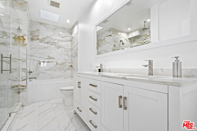 Building Photo - 10627 Ashton Ave