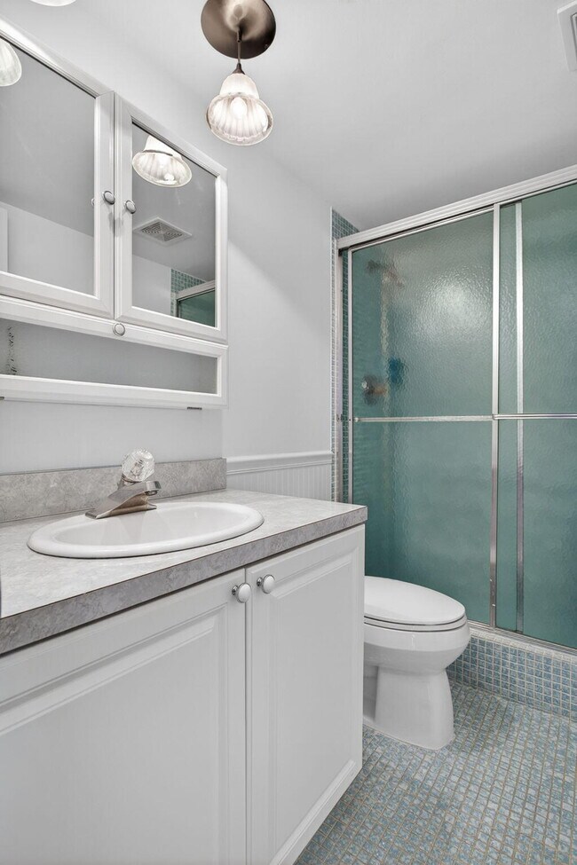 Building Photo - 3150 NE 48th Ct
