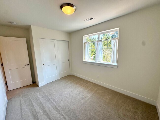 Building Photo - Private Palmer Lake Home w/ 3 Bedrooms, Of...