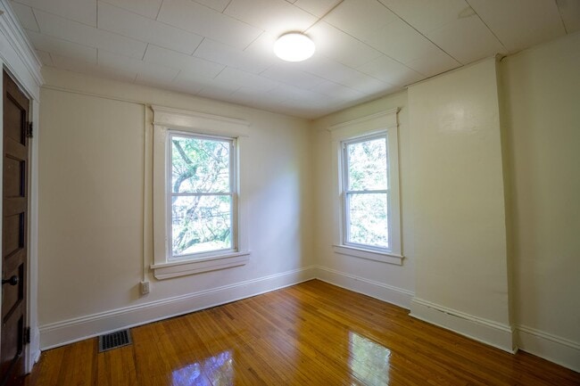 Building Photo - 963 Lancaster Ave