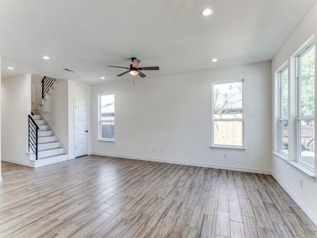 Building Photo - 1610 Life Ave