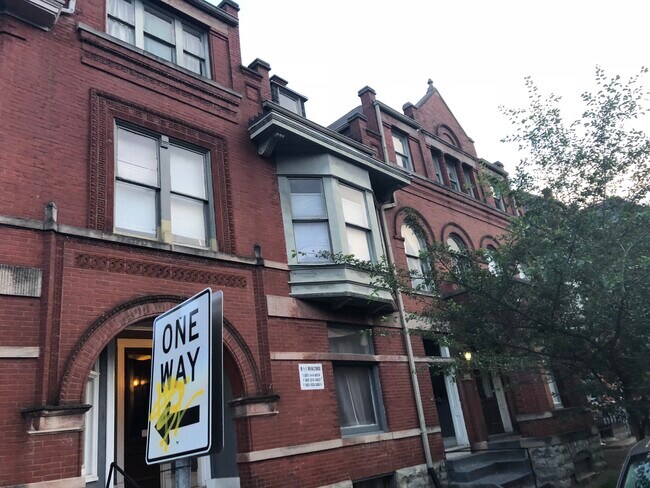 Building Photo - 216 W Burnett Ave