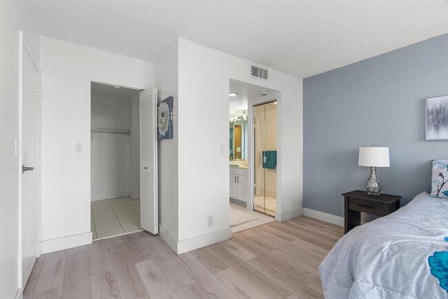 Building Photo - 600 Three Islands Boulevard