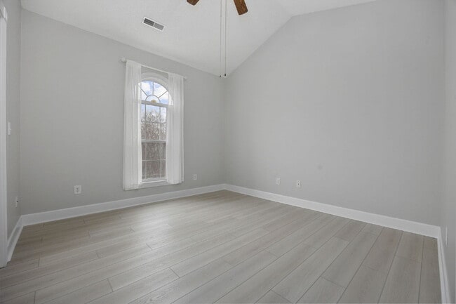 Building Photo - 1 Bedroom Condo in Myrtle Beach with Elevator