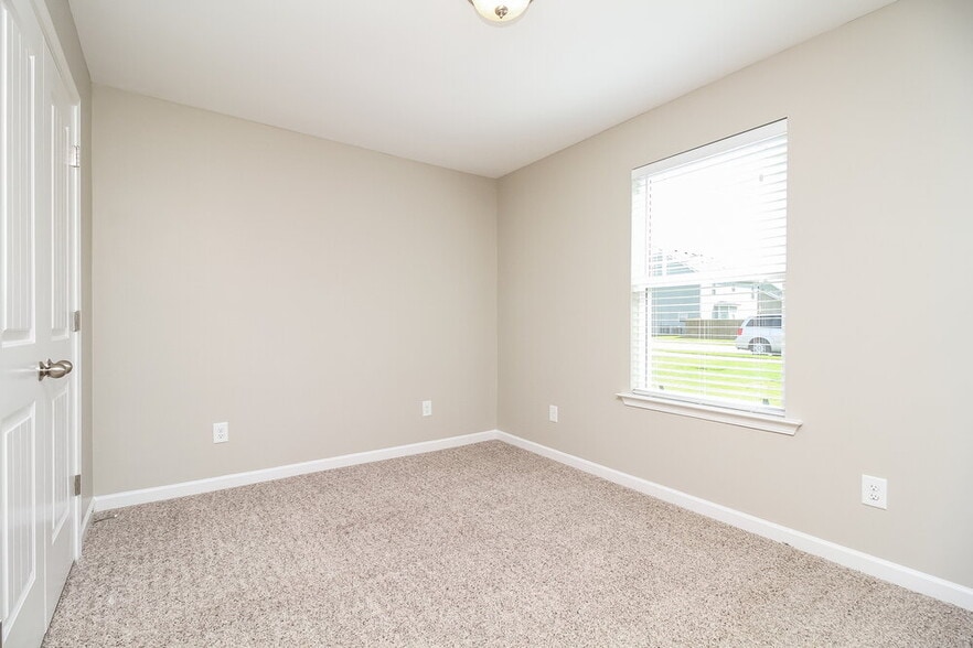 Building Photo - 1002 Chimalis Dr