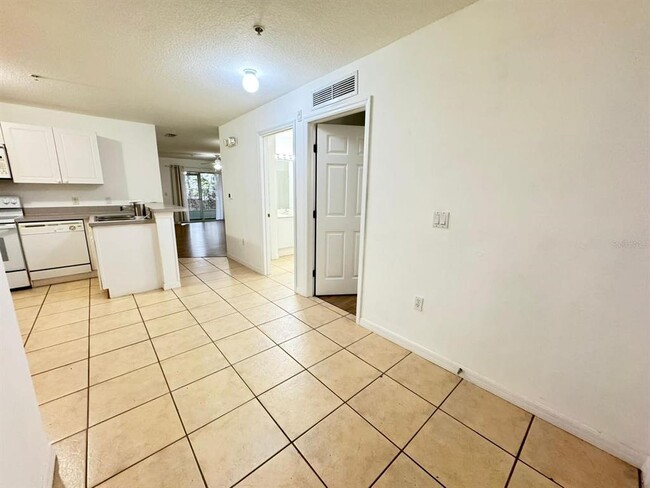 Building Photo - 2732 Club Cortile Cir